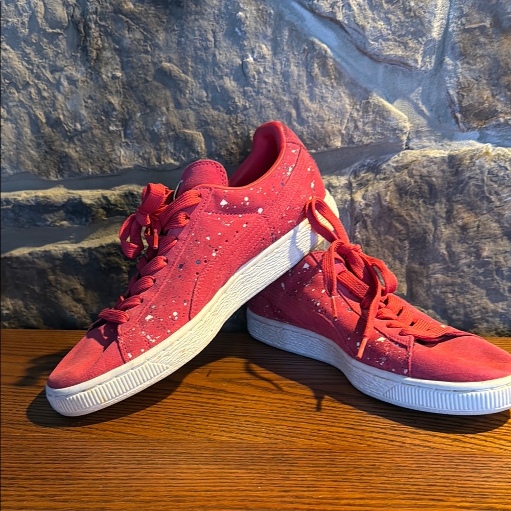 Pair of men’s size 9 Puma Classic Splatter low tops in Teaberry Red Suede. Used.
